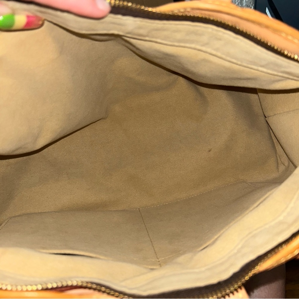LOUIS VUITTON Boetie Shoulder Bag - Picture 8 of 13
